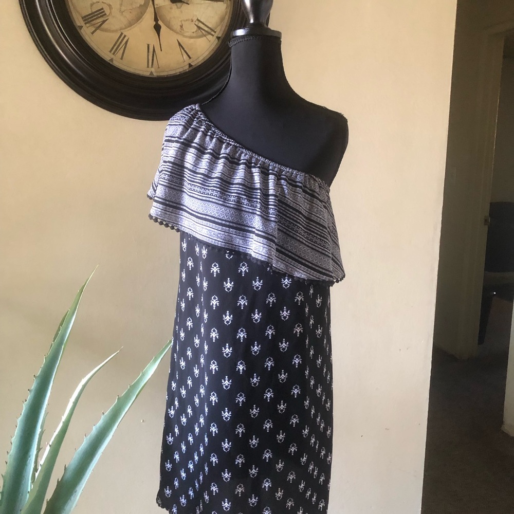 Xhilaration Black & White One-Shoulder Printed Dress